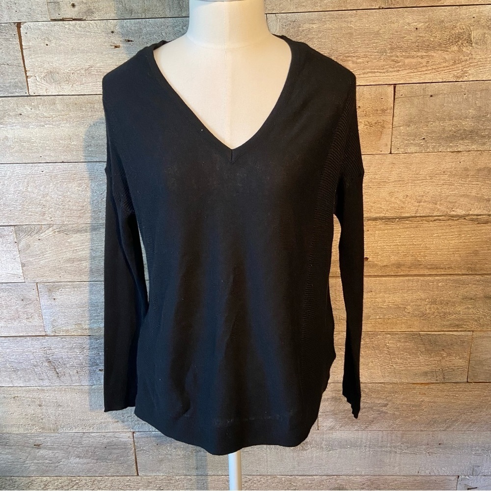 Jacqueline de Yong women's black β lightweight sweater in size x-small